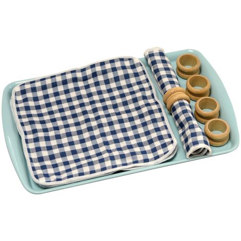 Rolling A Mat With A Napkin Ring - Blue